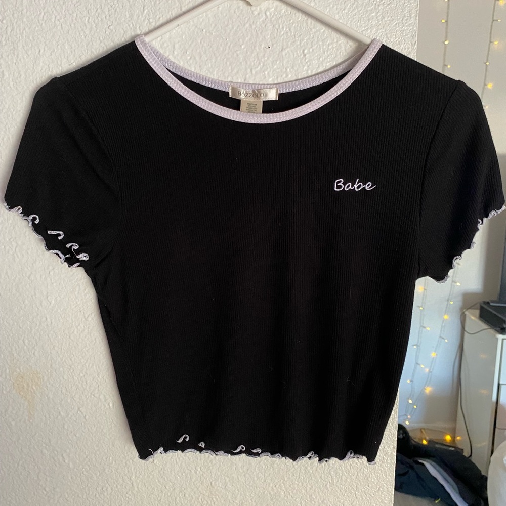 babe black crop tee